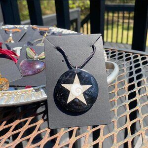 1.OF.1 Earthy Shell | Sand Star Circular Necklace